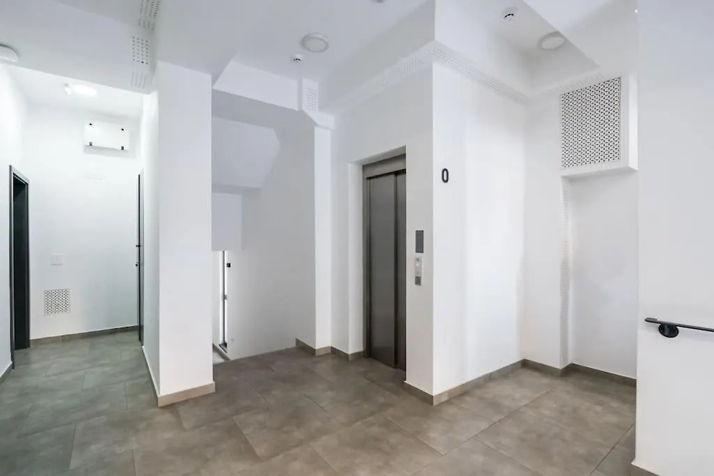 Central 18 Apartment - New Building & Parking Bucharest Romania